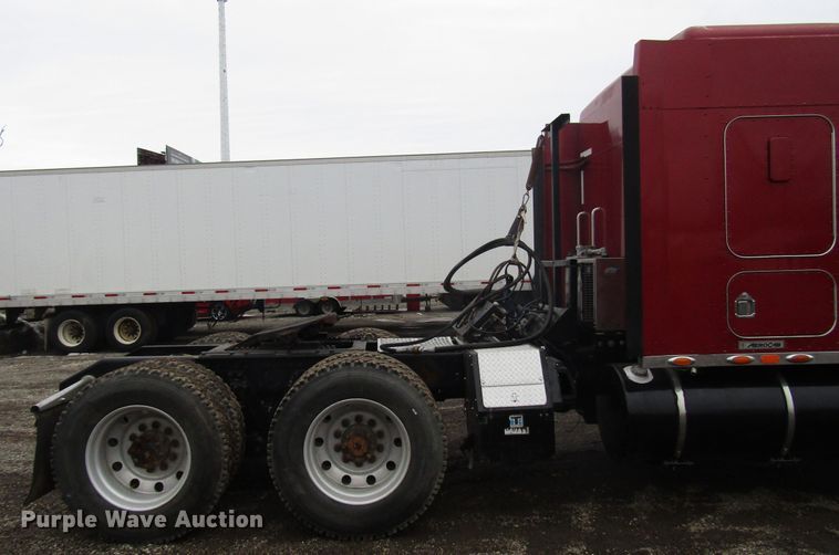 image for item DH8447 2006 Kenworth W900 semi truck