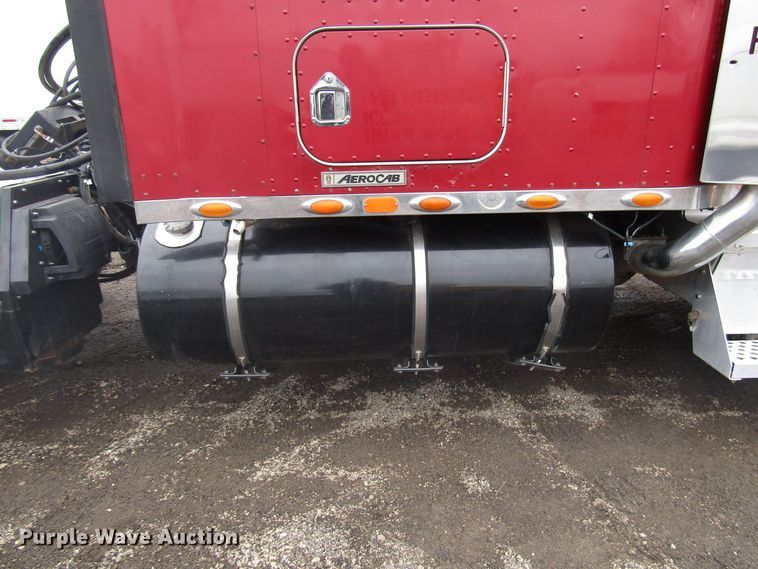 image for item DH8447 2006 Kenworth W900 semi truck