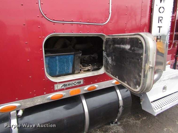 image for item DH8447 2006 Kenworth W900 semi truck