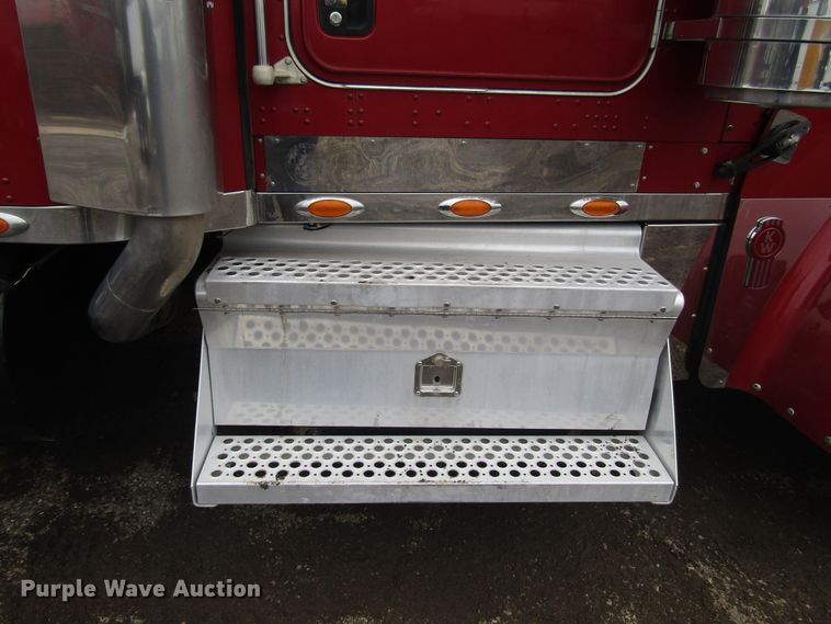 image for item DH8447 2006 Kenworth W900 semi truck