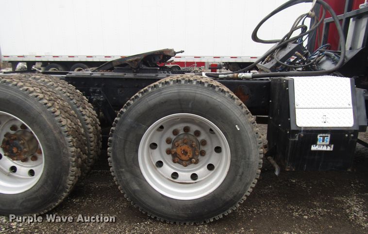 image for item DH8447 2006 Kenworth W900 semi truck