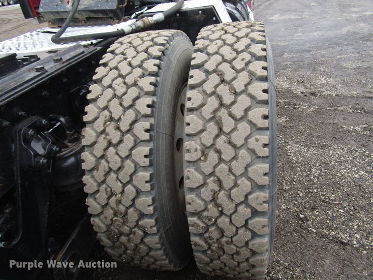 image for item DH8447 2006 Kenworth W900 semi truck