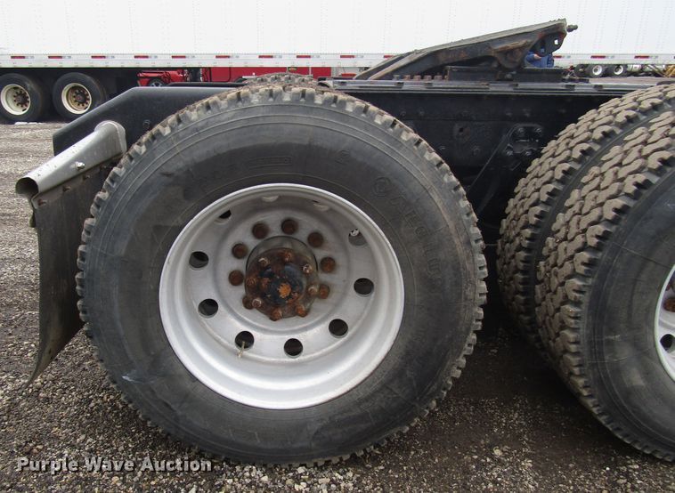 image for item DH8447 2006 Kenworth W900 semi truck