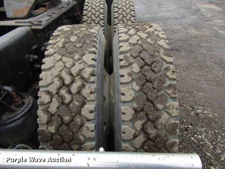 image for item DH8447 2006 Kenworth W900 semi truck