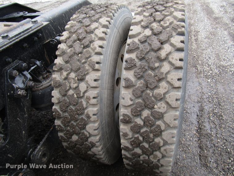 image for item DH8447 2006 Kenworth W900 semi truck