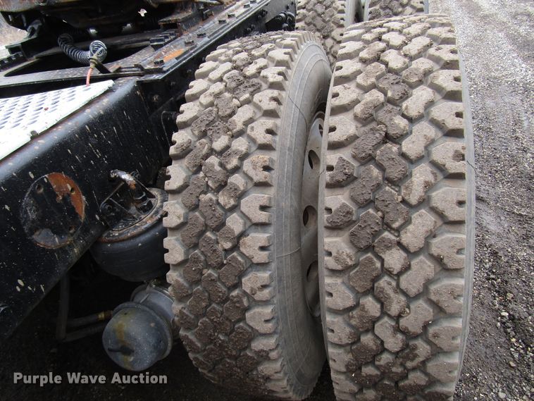 image for item DH8447 2006 Kenworth W900 semi truck