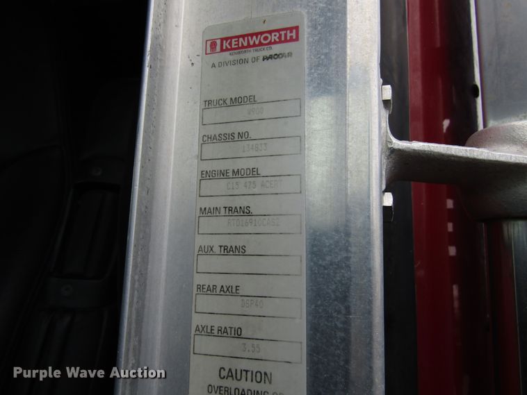 image for item DH8447 2006 Kenworth W900 semi truck