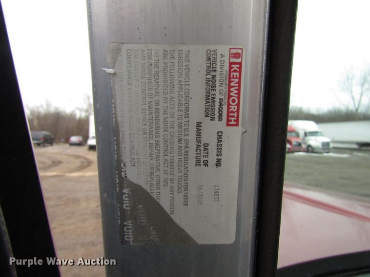 image for item DH8447 2006 Kenworth W900 semi truck