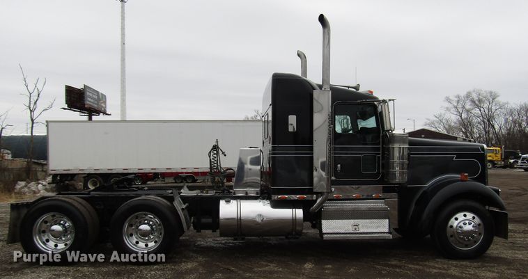 image for item DH8448 2005 Kenworth W900 semi truck