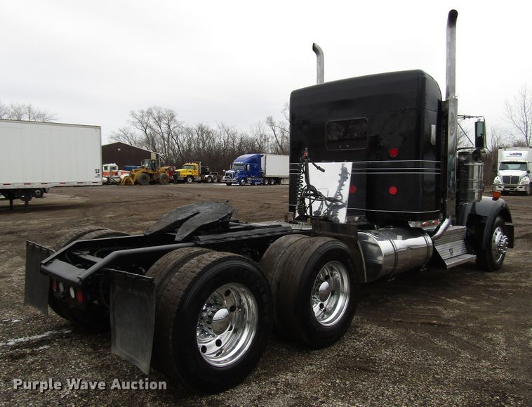 image for item DH8448 2005 Kenworth W900 semi truck