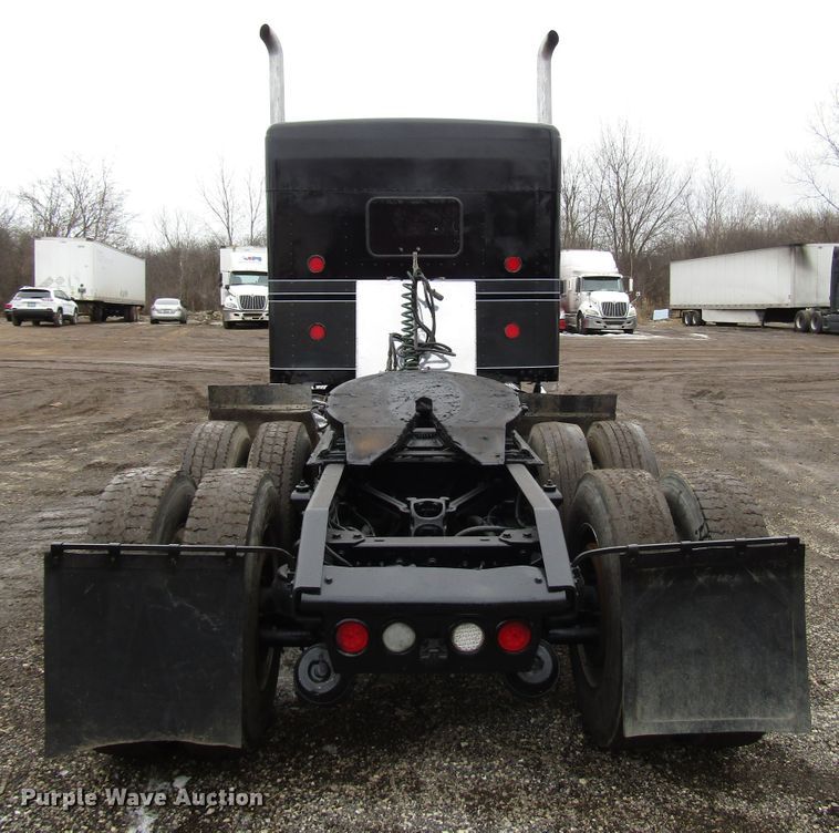 image for item DH8448 2005 Kenworth W900 semi truck