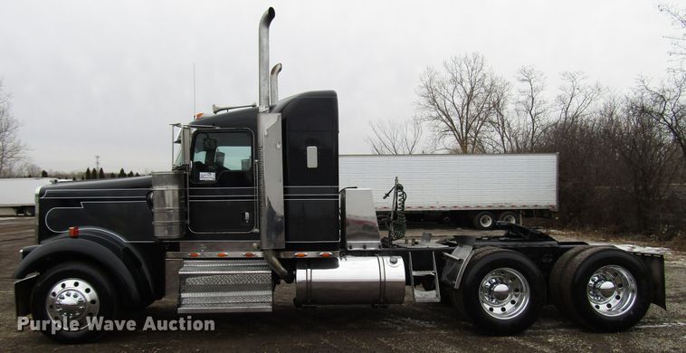 image for item DH8448 2005 Kenworth W900 semi truck
