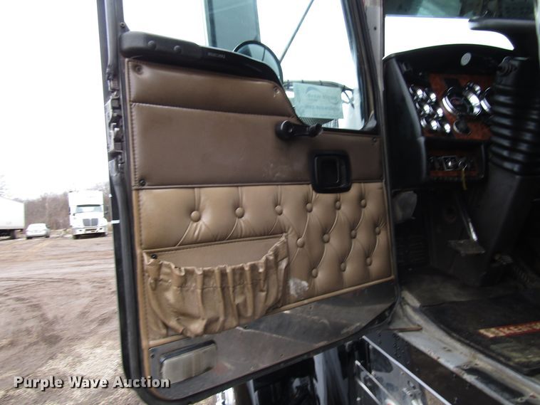 image for item DH8448 2005 Kenworth W900 semi truck