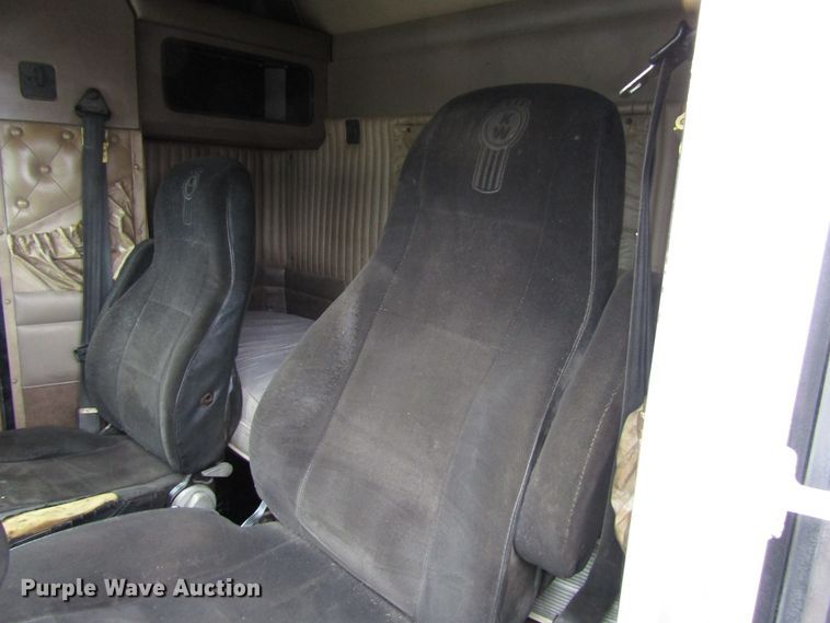 image for item DH8448 2005 Kenworth W900 semi truck