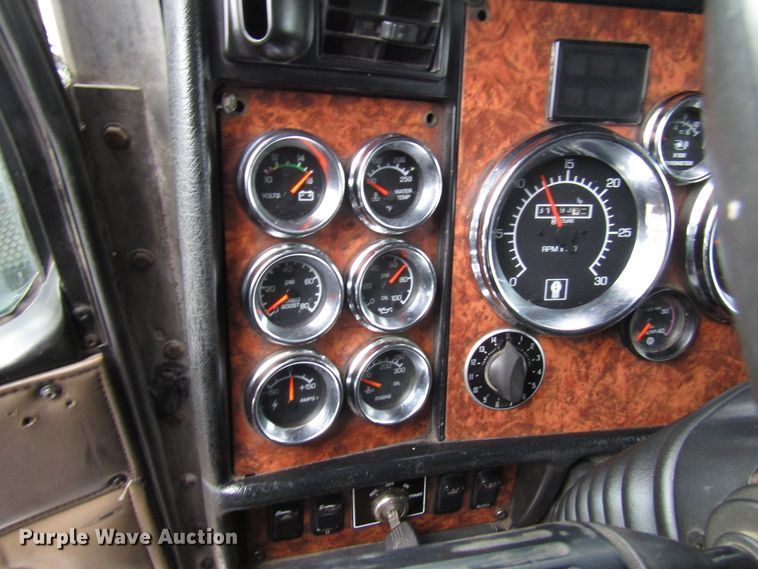 image for item DH8448 2005 Kenworth W900 semi truck