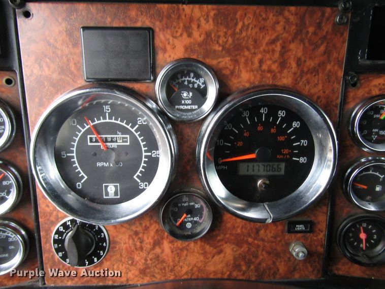 image for item DH8448 2005 Kenworth W900 semi truck