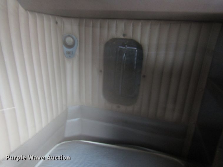 image for item DH8448 2005 Kenworth W900 semi truck