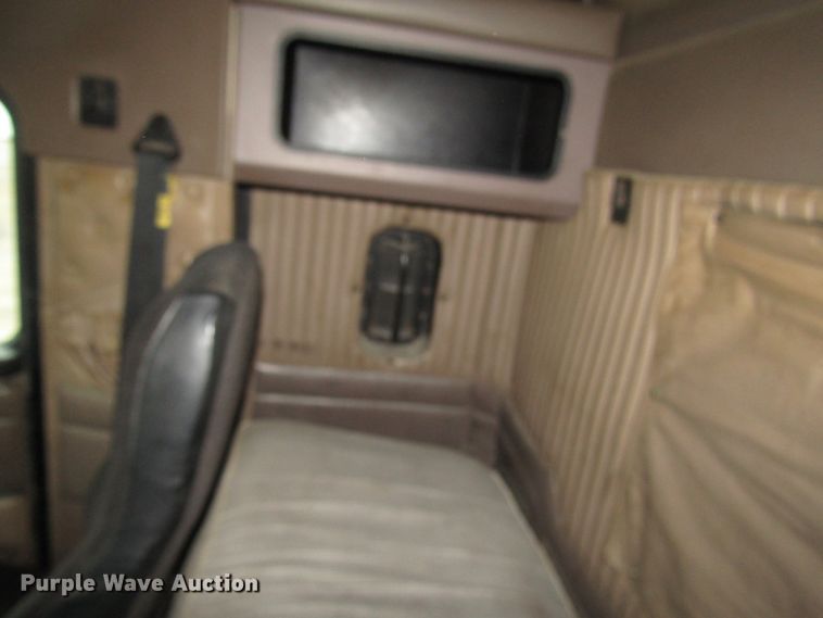 image for item DH8448 2005 Kenworth W900 semi truck