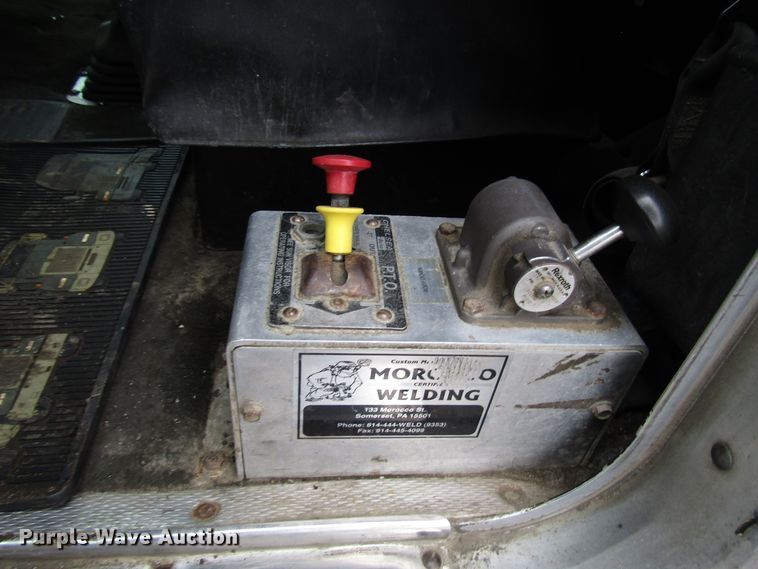 image for item DH8448 2005 Kenworth W900 semi truck