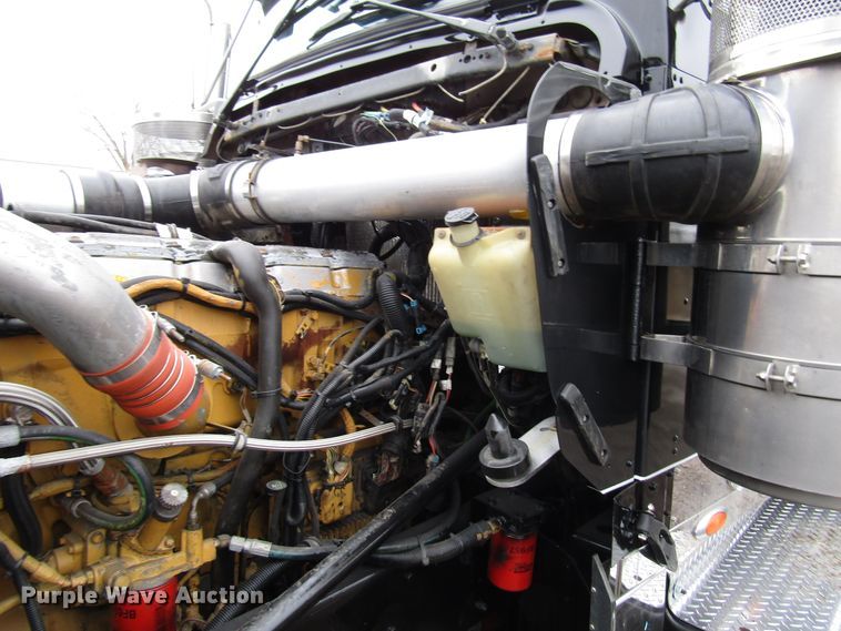 image for item DH8448 2005 Kenworth W900 semi truck