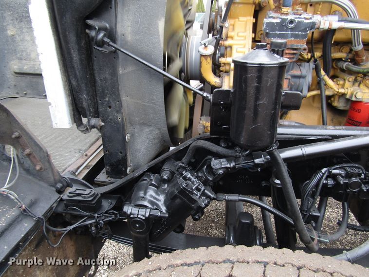 image for item DH8448 2005 Kenworth W900 semi truck