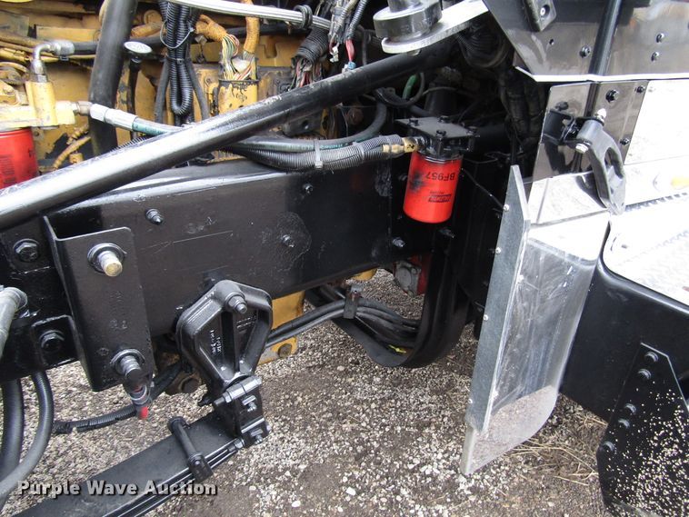 image for item DH8448 2005 Kenworth W900 semi truck