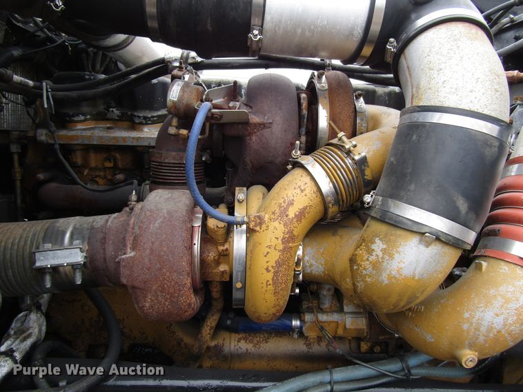 image for item DH8448 2005 Kenworth W900 semi truck