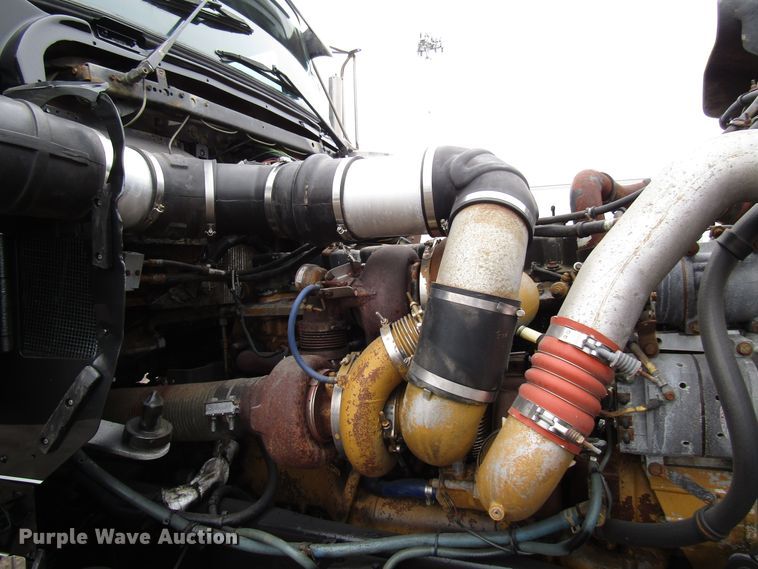 image for item DH8448 2005 Kenworth W900 semi truck