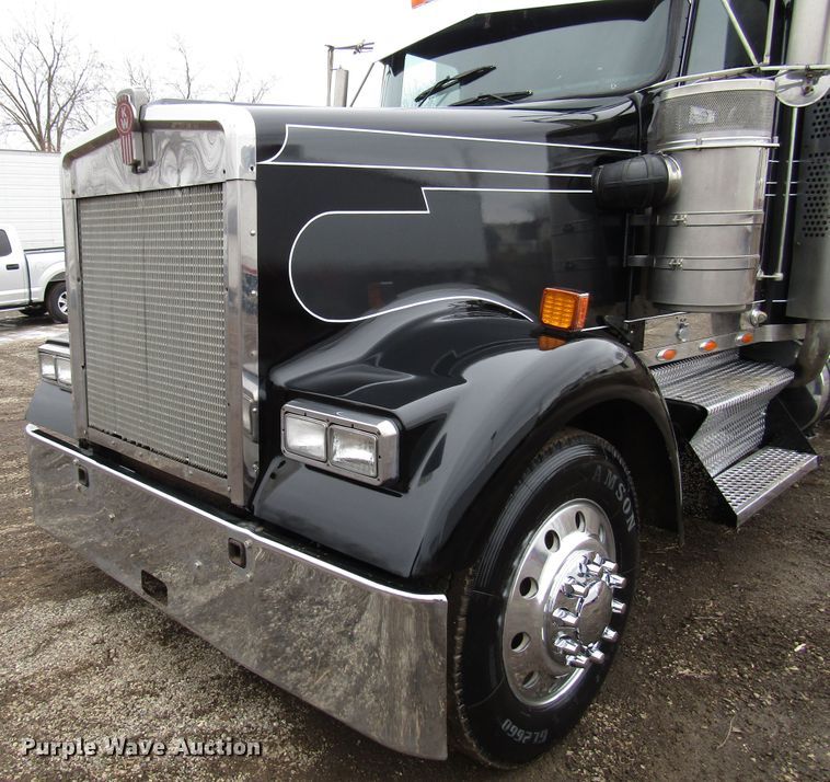 image for item DH8448 2005 Kenworth W900 semi truck