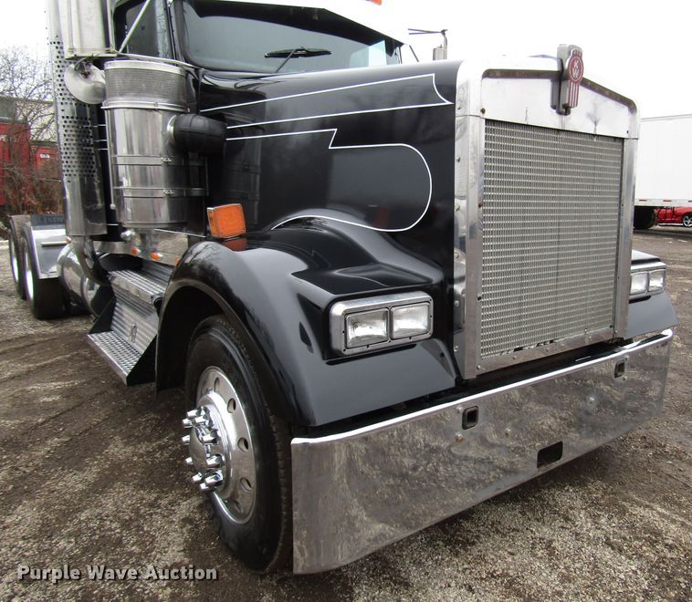 image for item DH8448 2005 Kenworth W900 semi truck