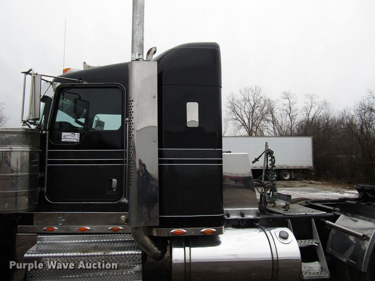 image for item DH8448 2005 Kenworth W900 semi truck