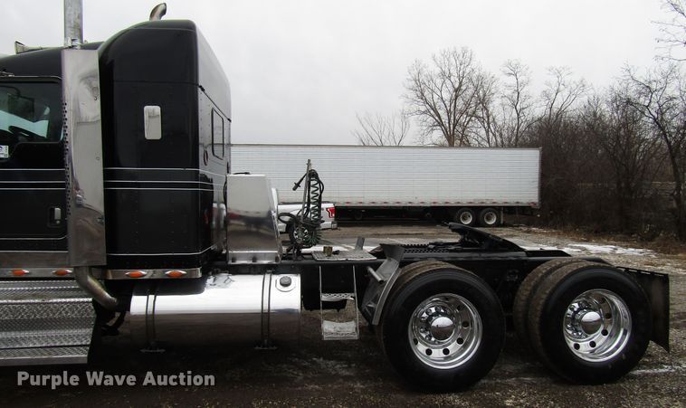 image for item DH8448 2005 Kenworth W900 semi truck