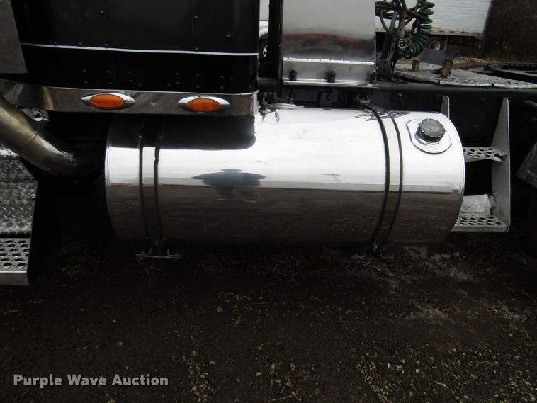 image for item DH8448 2005 Kenworth W900 semi truck