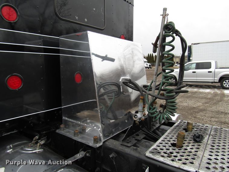 image for item DH8448 2005 Kenworth W900 semi truck