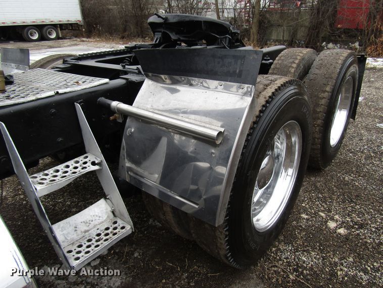 image for item DH8448 2005 Kenworth W900 semi truck