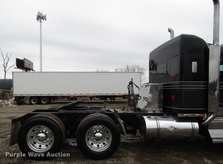 image for item DH8448 2005 Kenworth W900 semi truck