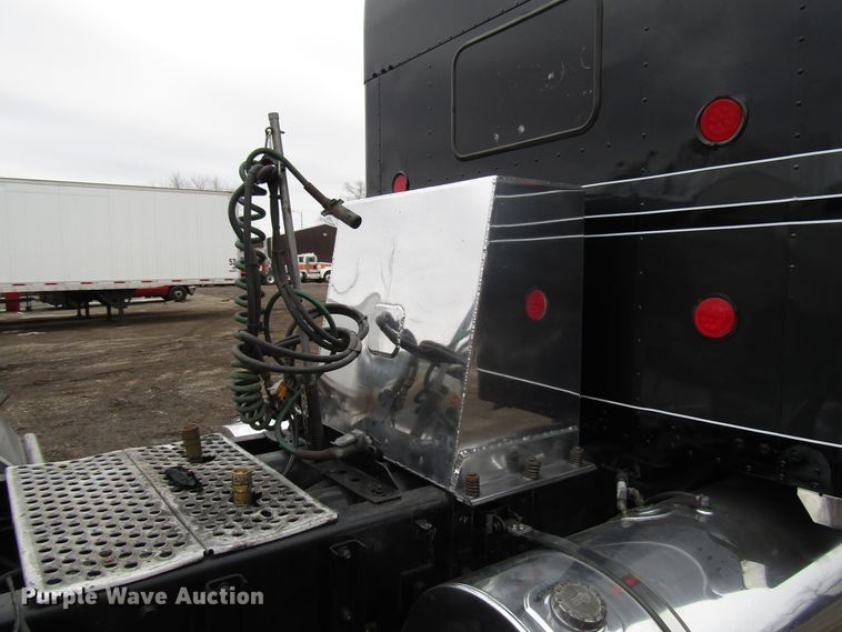 image for item DH8448 2005 Kenworth W900 semi truck