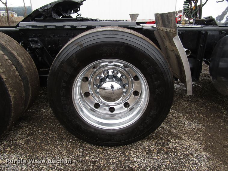 image for item DH8448 2005 Kenworth W900 semi truck