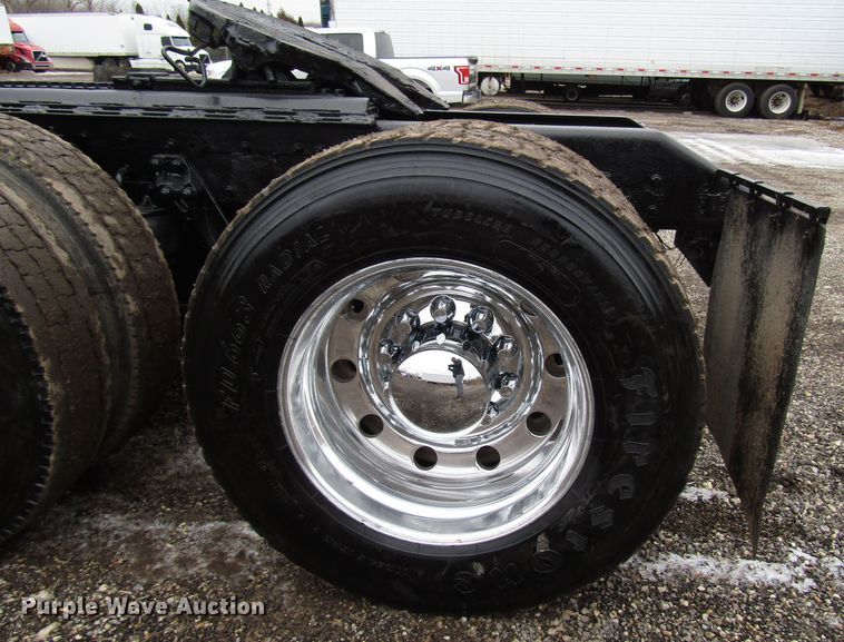 image for item DH8448 2005 Kenworth W900 semi truck