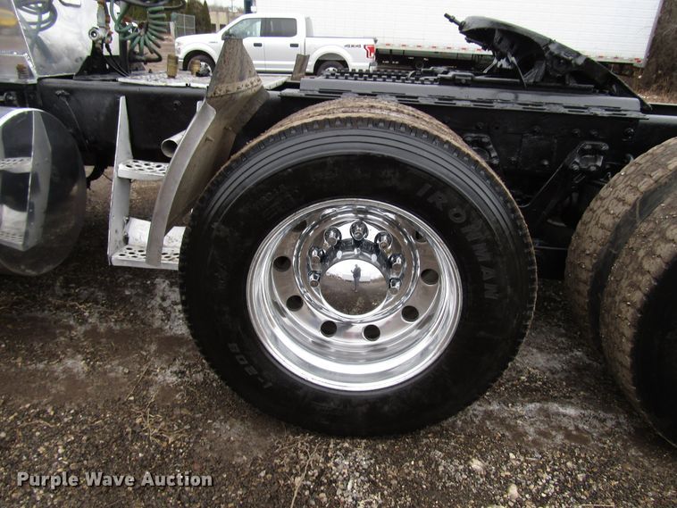 image for item DH8448 2005 Kenworth W900 semi truck