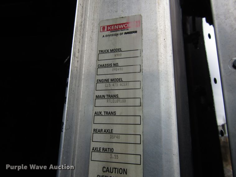 image for item DH8448 2005 Kenworth W900 semi truck