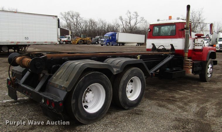 image for item DH8453 1999 Mack DM600 roll-off container truck