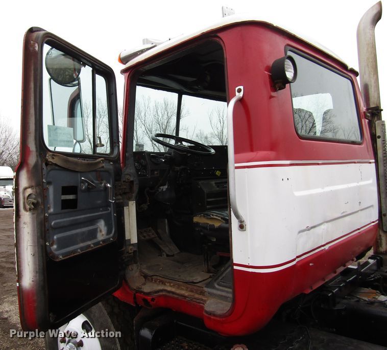 image for item DH8453 1999 Mack DM600 roll-off container truck