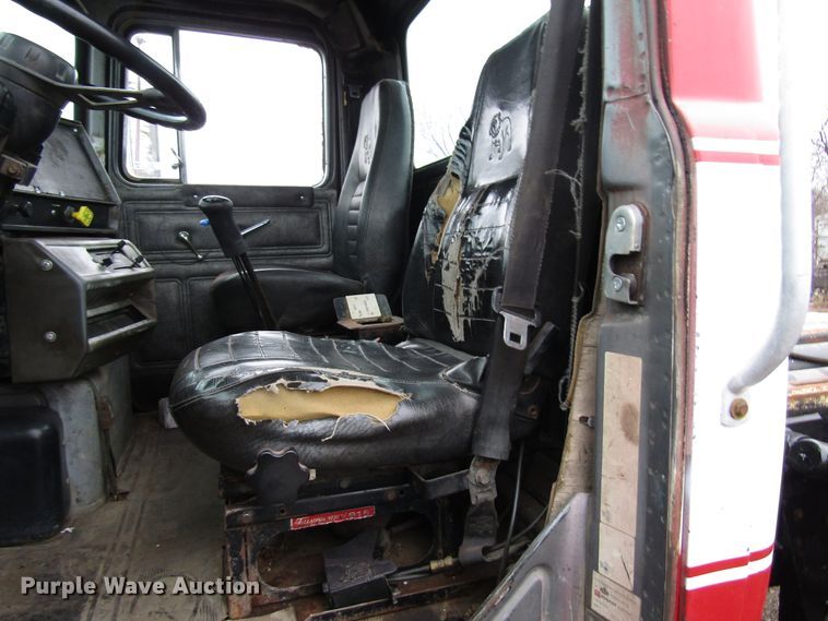 image for item DH8453 1999 Mack DM600 roll-off container truck