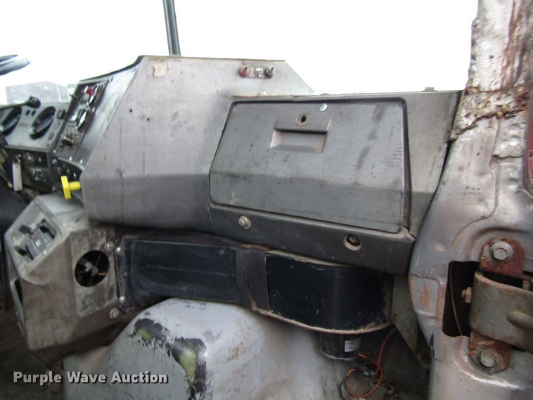 image for item DH8453 1999 Mack DM600 roll-off container truck