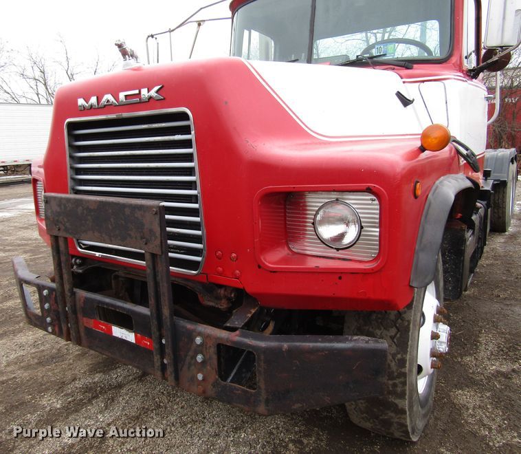 image for item DH8453 1999 Mack DM600 roll-off container truck