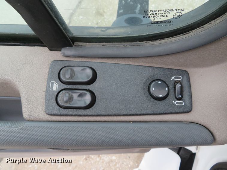 image for item DI2103 2014 Freightliner Cascadia semi truck