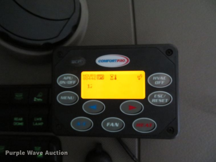 image for item DI2103 2014 Freightliner Cascadia semi truck