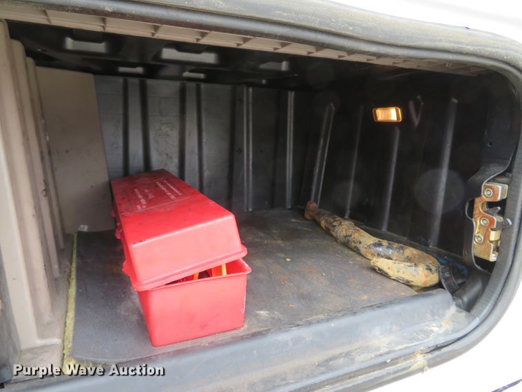 image for item DI2103 2014 Freightliner Cascadia semi truck