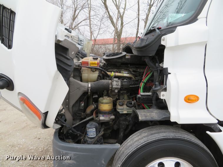 image for item DI2103 2014 Freightliner Cascadia semi truck